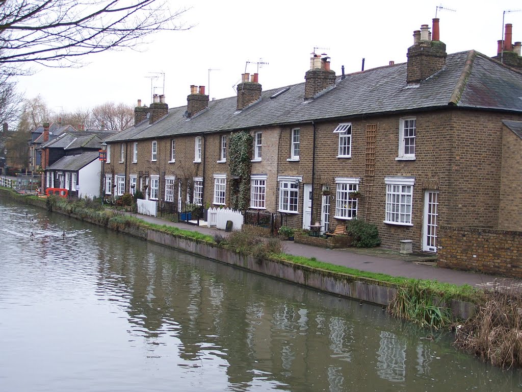 The canal at Hertford by tonywatson