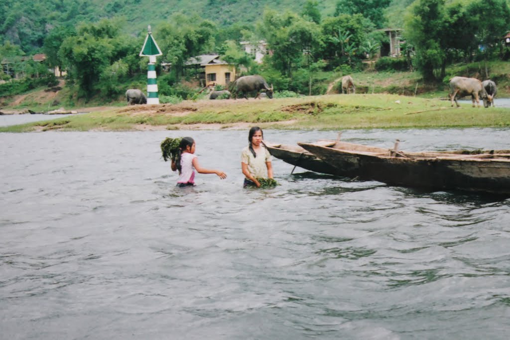 Trên dòng sông Son by Đăng Định