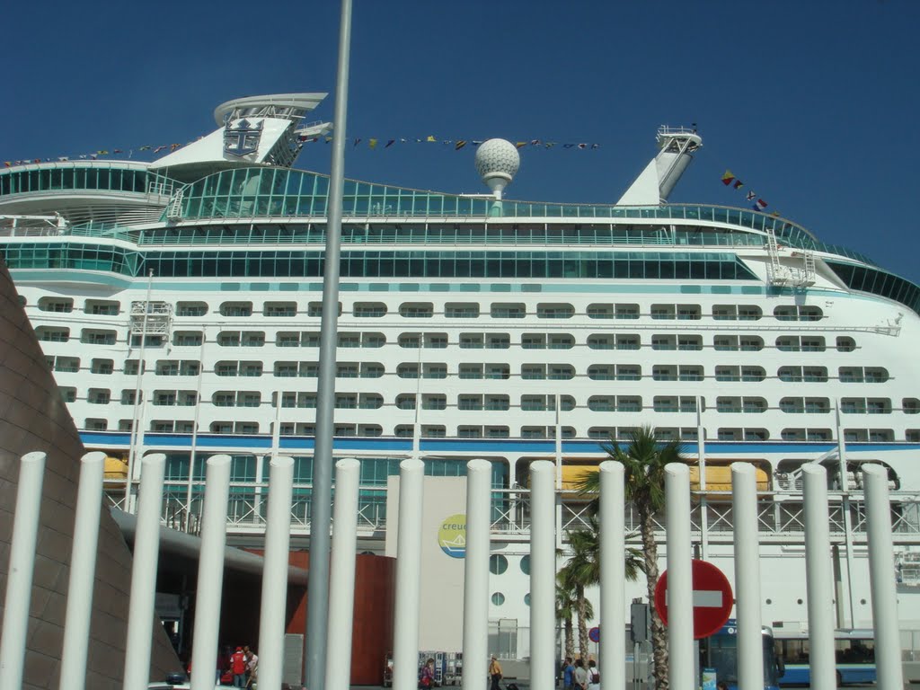 Voyager of the Seas al Port de Barcelona by Sergi Boixader