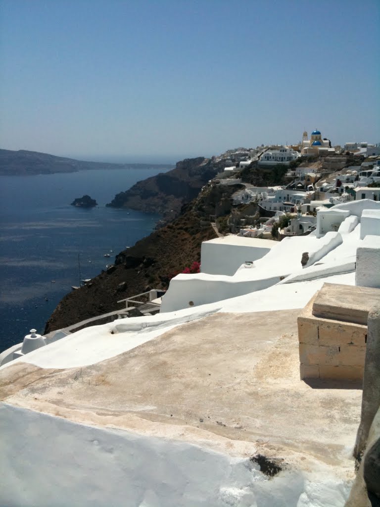 Oia 847 02, Greece by Vasileios Palaskas