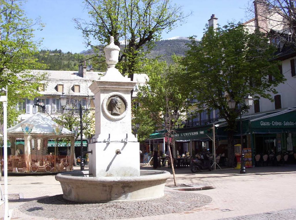 Barcelonnette - La fontaine de la petite place by epaulard59