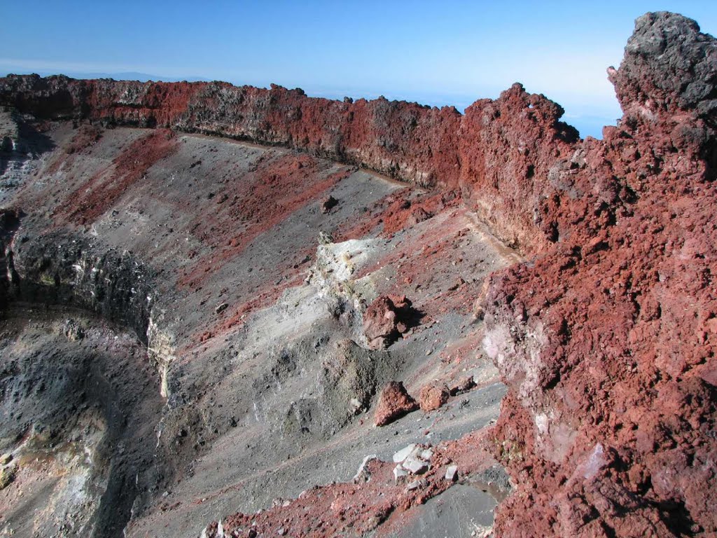 The dramatic insides of the crater by NZ Frenzy Guidebook …