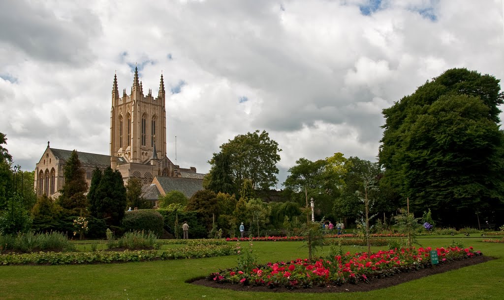 The Cathedral of Bury St. Edmunds by Jack Tol