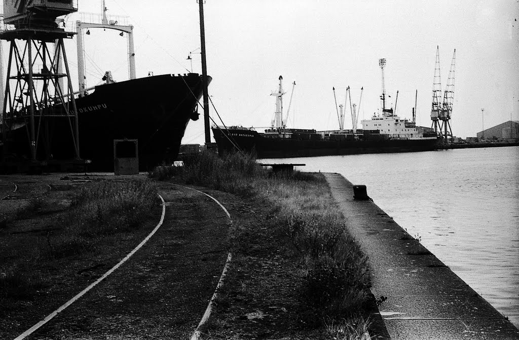 Outokumpu - Alexandra dock 1981 by fat-freddies-cat