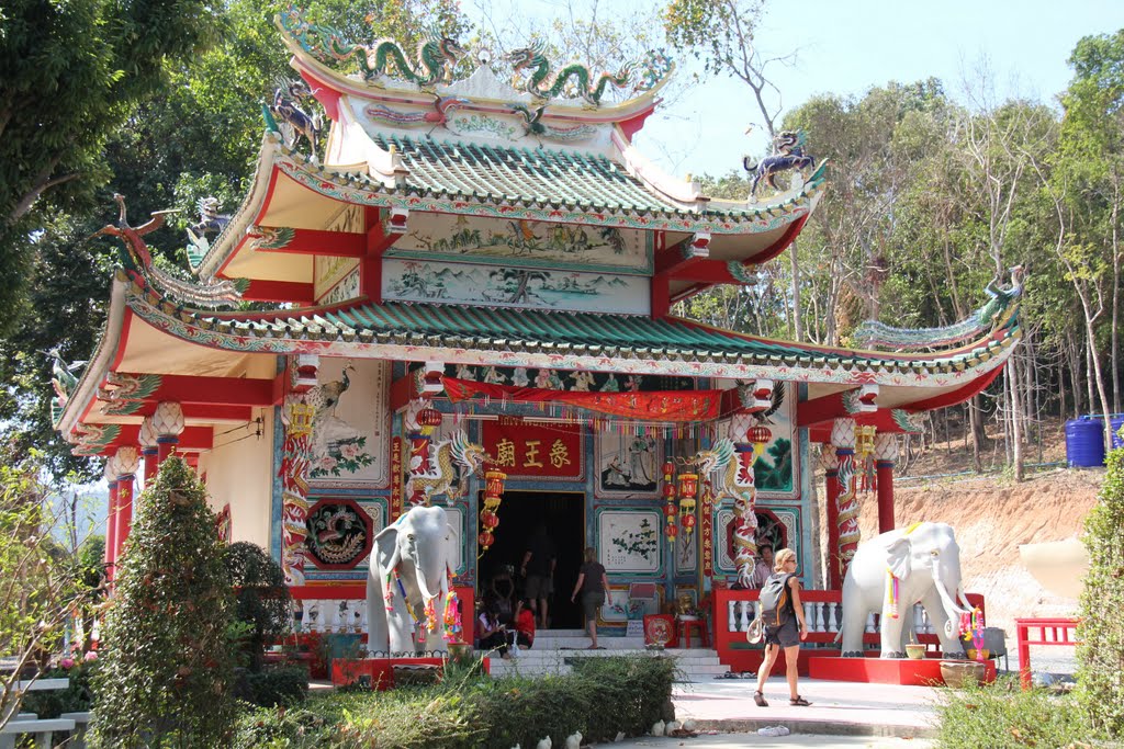 Chao Po Ko Chang Temple (Elephant's temple) by hotzenwaldelch