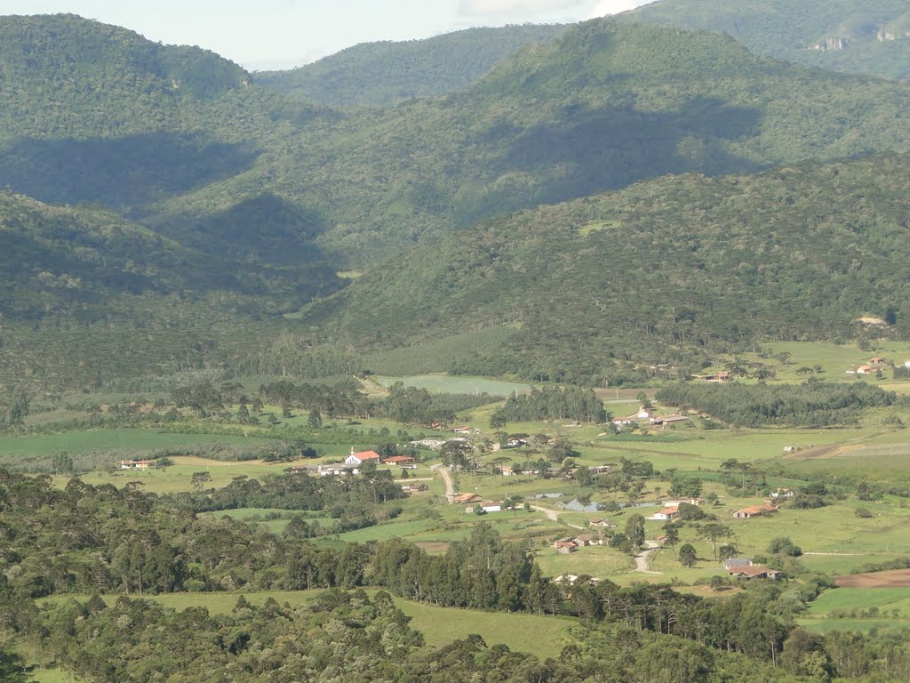 Vista da Comunidade São Francisco a partir do Morro do Campestre em Urubici, SC. by Ricardo Mercadante