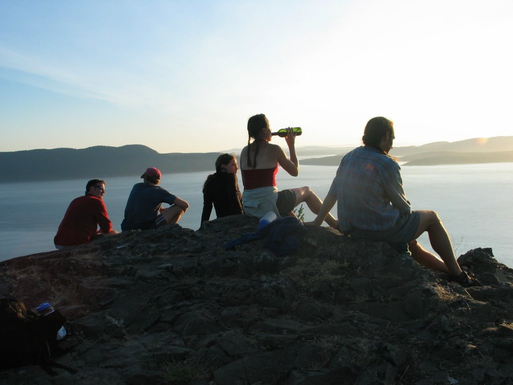 Sunset atop Eagle Cliffs, Cypress Island by moontroll