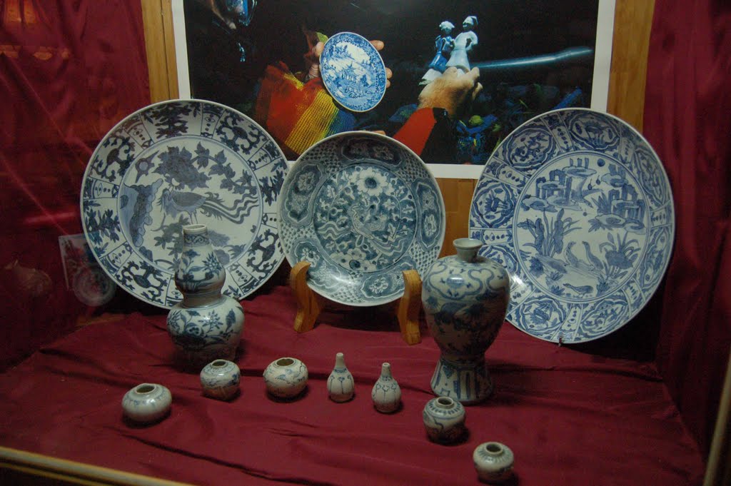 Chinese Blue pottery - Vasco's Museum by Mark Vickers