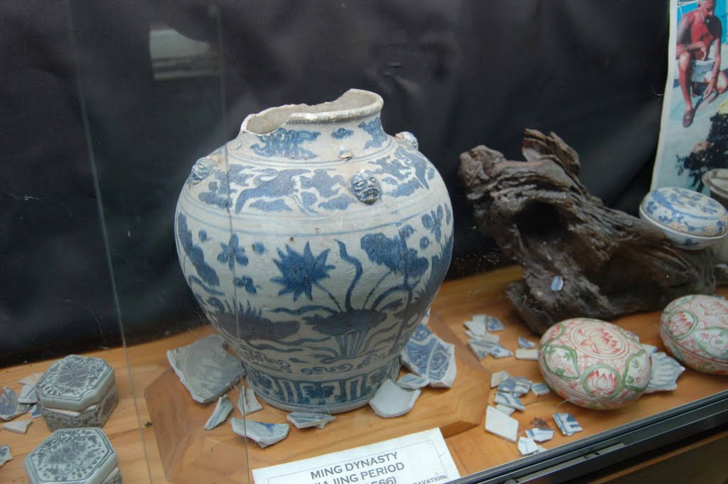 Chinese Blue Pottery - Vasco's Museum by Mark Vickers