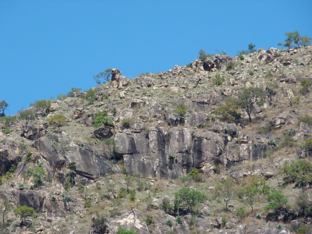 0111 ROCAS EN ACHINTUKUA by Jorge Gonzalez