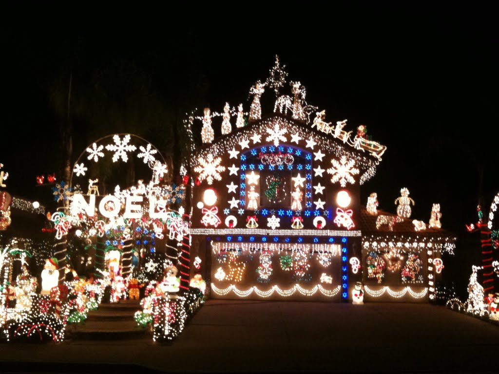 Christmas Lights - Moreno Valley by cukillo