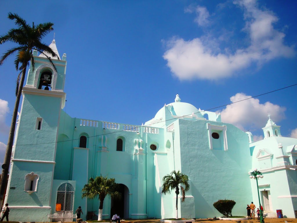 A un costado de La Candelaria by Alejandro Guzmán Rob…