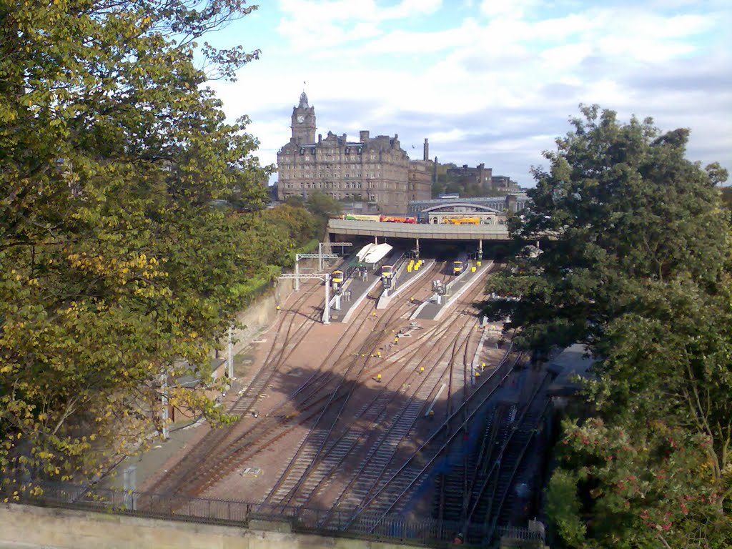 Waverley Station by david thomas