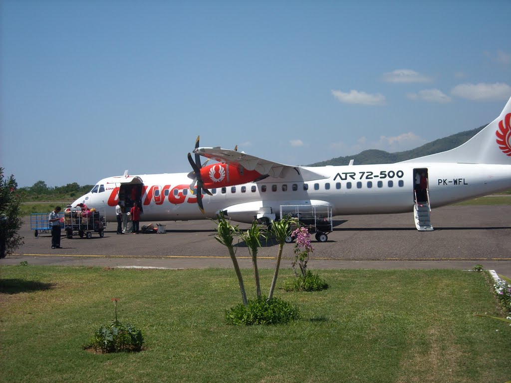 Komodo Airport 2010 by Ata Kondas (StAr Man…