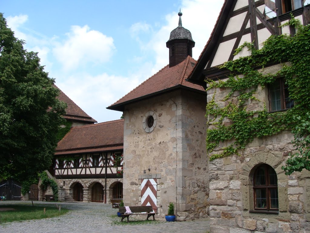 Burg Hoheneck Innenhof by Contessa