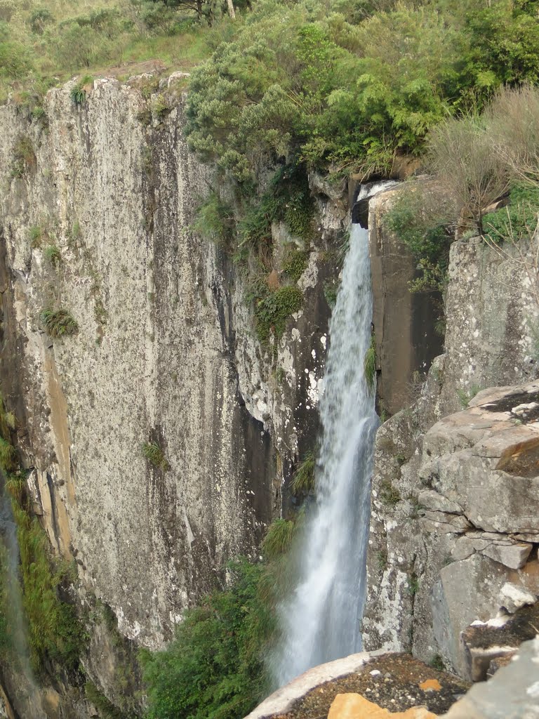 Vista da Cachoeira do Avencal a partir do mirante 1 em Urubici, SC. by Ricardo Mercadante