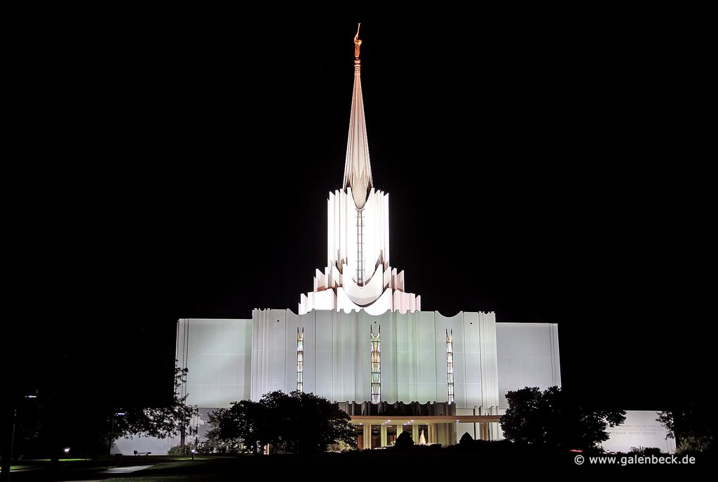 South Jordan LDS Temple by Night by www.galenbeck.de