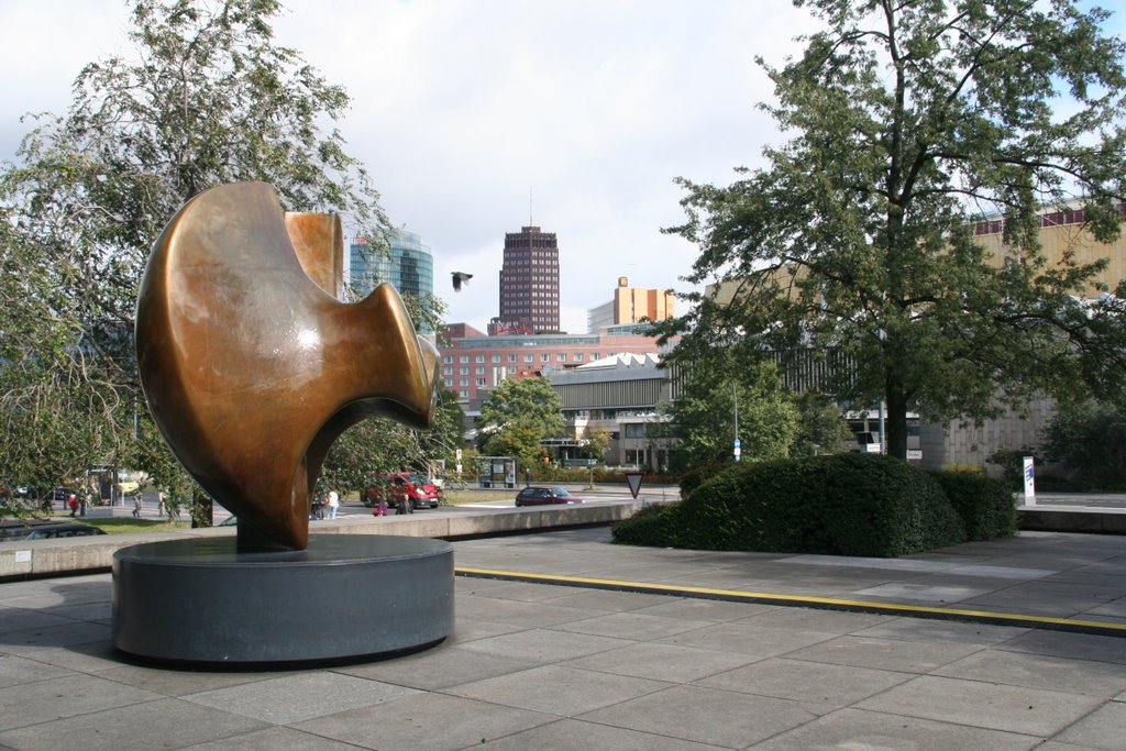 Kulturforum richtung Potsdamerplatz mit Kupferbein; Berlin-Tiergarten by Carl030nl