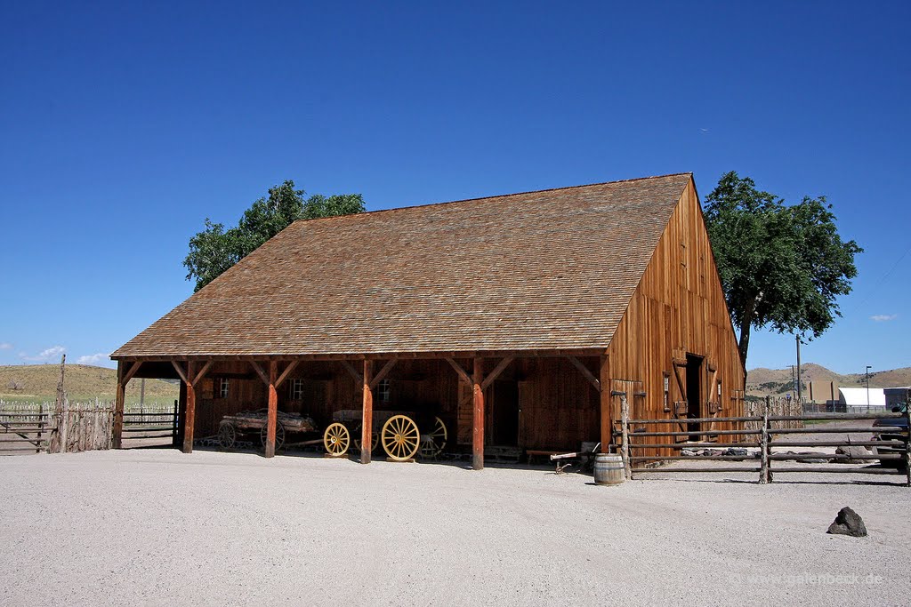 Old Barn by Thomas Galenbeck