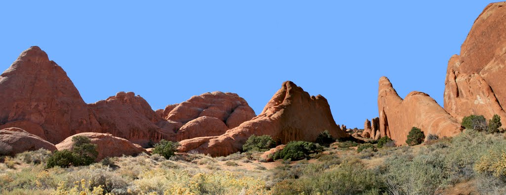 The Devils Garden, Arches N.P. by Huw Lewis