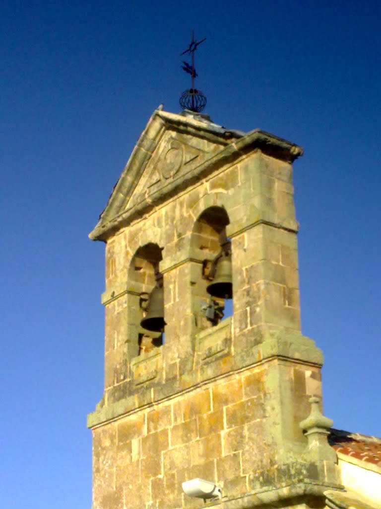 Espadaña y veleta de la iglesia de Barbadillo. by o rey do café