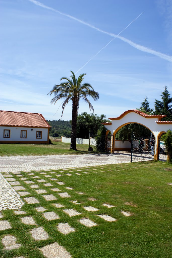 Herdade de Cadouços, Entrada II by Carlos A. P. Rosa