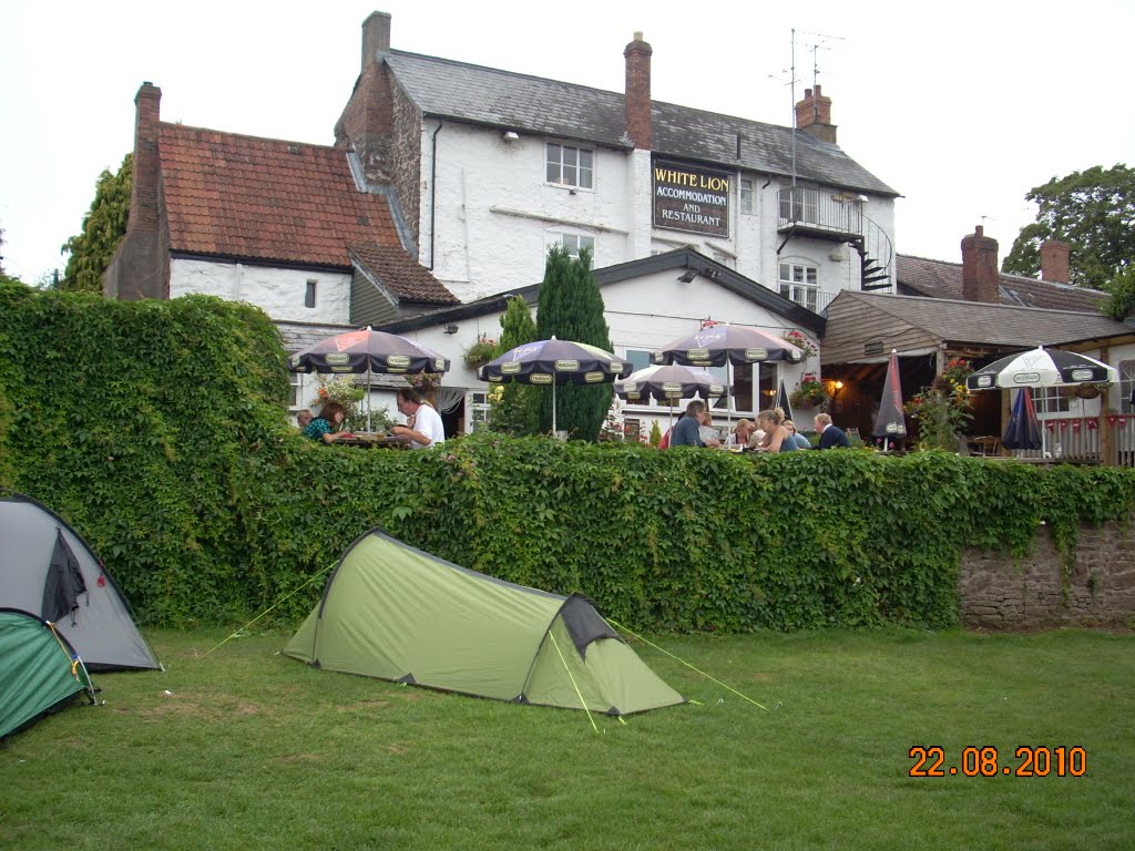 Wilton (Ross-on-Wye): The White Lion Hotel - 22 AUG 2010 by Kent Hoffman