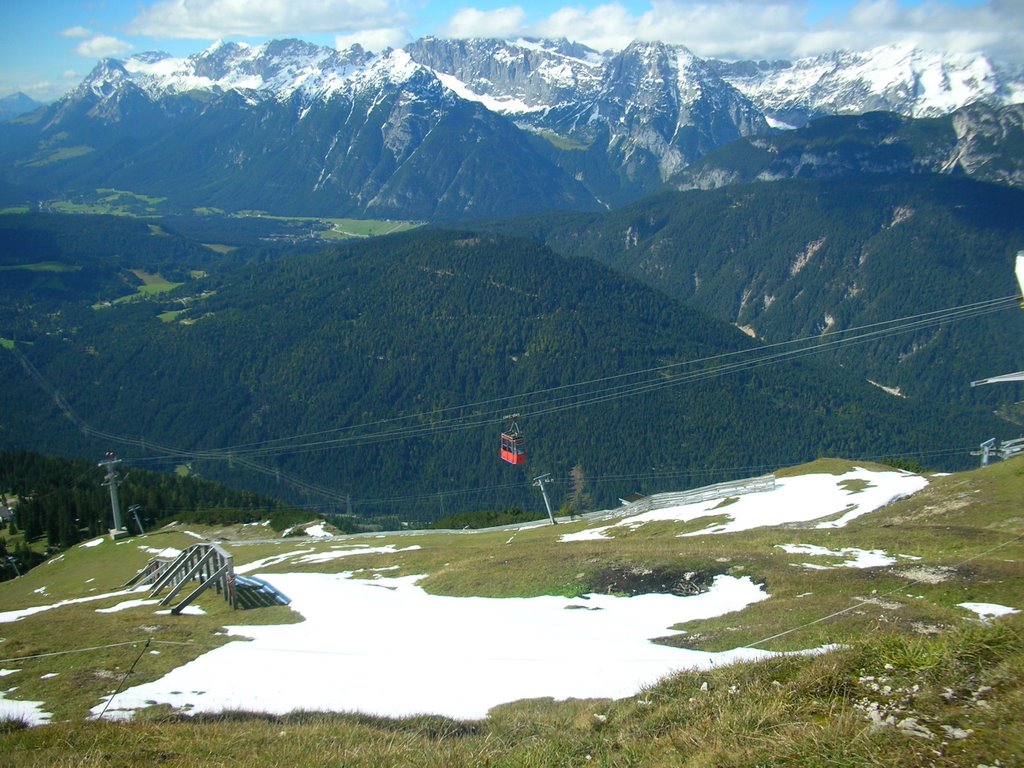 Gondel zum Seefelder Joch by Michael Koch