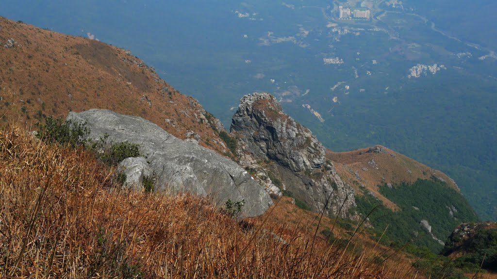 Path of Lantau Peak 2 by CCQ