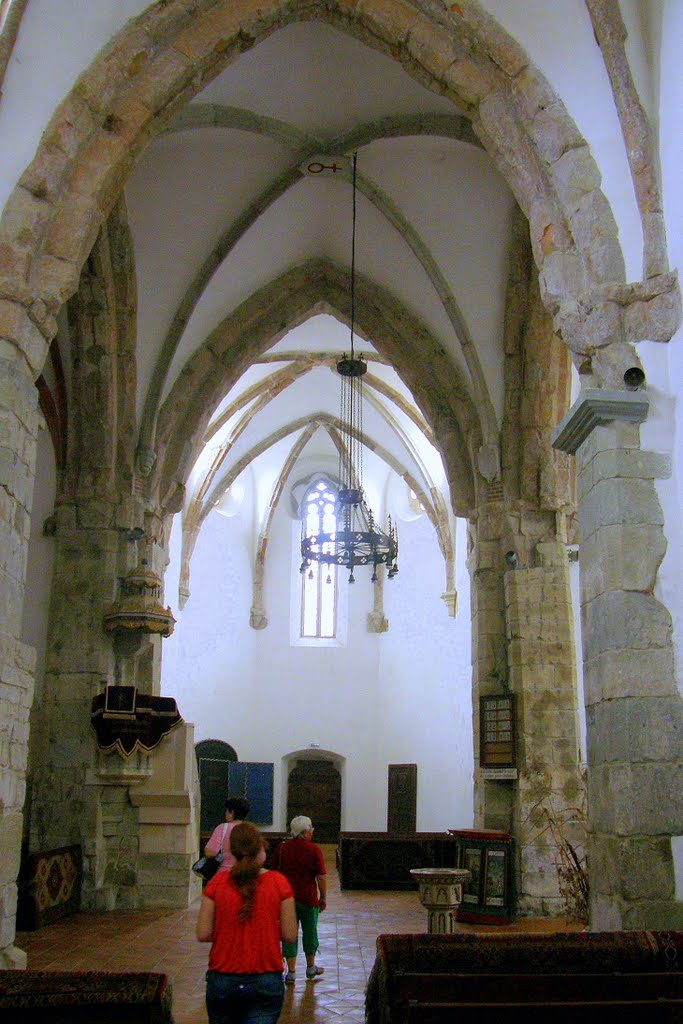 A déli kereszthajó a faragott szószékkel - the southern transept with the carved pulpit by Gyula Köböl