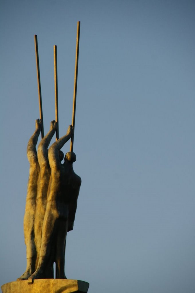 Skulptur an der Alster by Jörg Dölfer