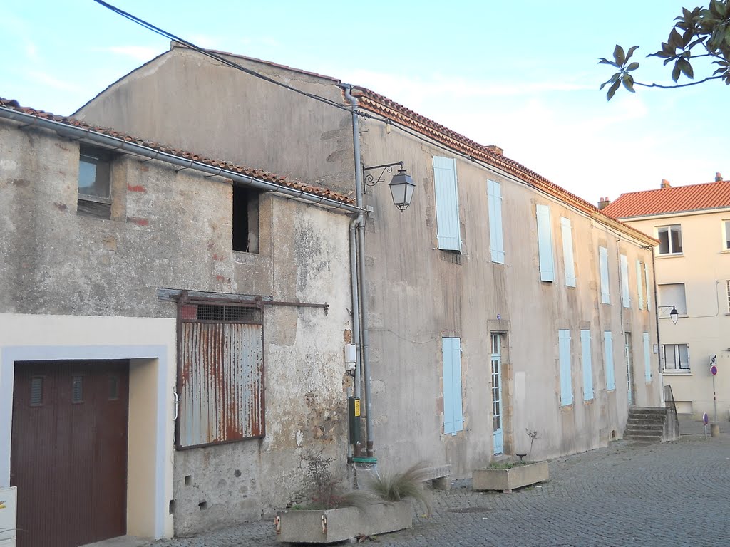 Ancienne Maison des Artisans La Roche-sur-Yon by william chevillon