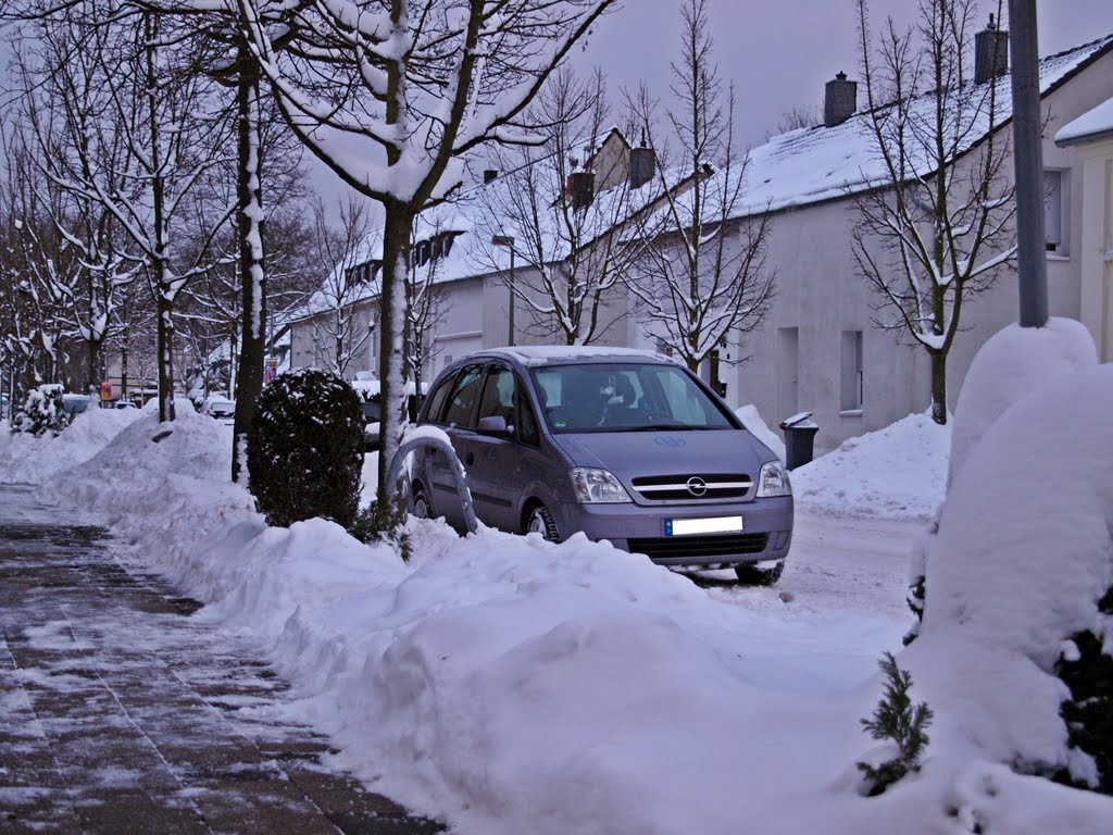 Winterzauber in der Almastraße. Diese Aufnahme habe ich am Abend des 25.12.2010 gemacht. by ruhrgebiets art