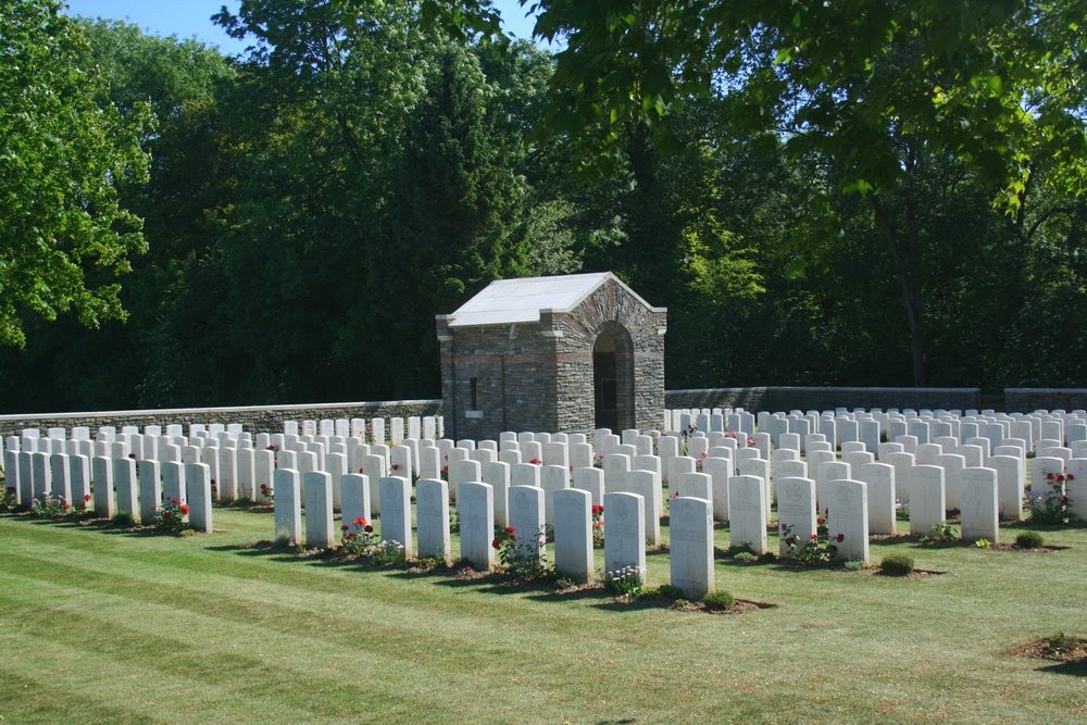 Connaught Cemetary by mablehome