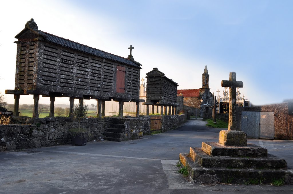 Olveiroa, horreos, cruceiro e Iglesia de Santiago. -C. Santiago a Fisterra- by jchuelo ty