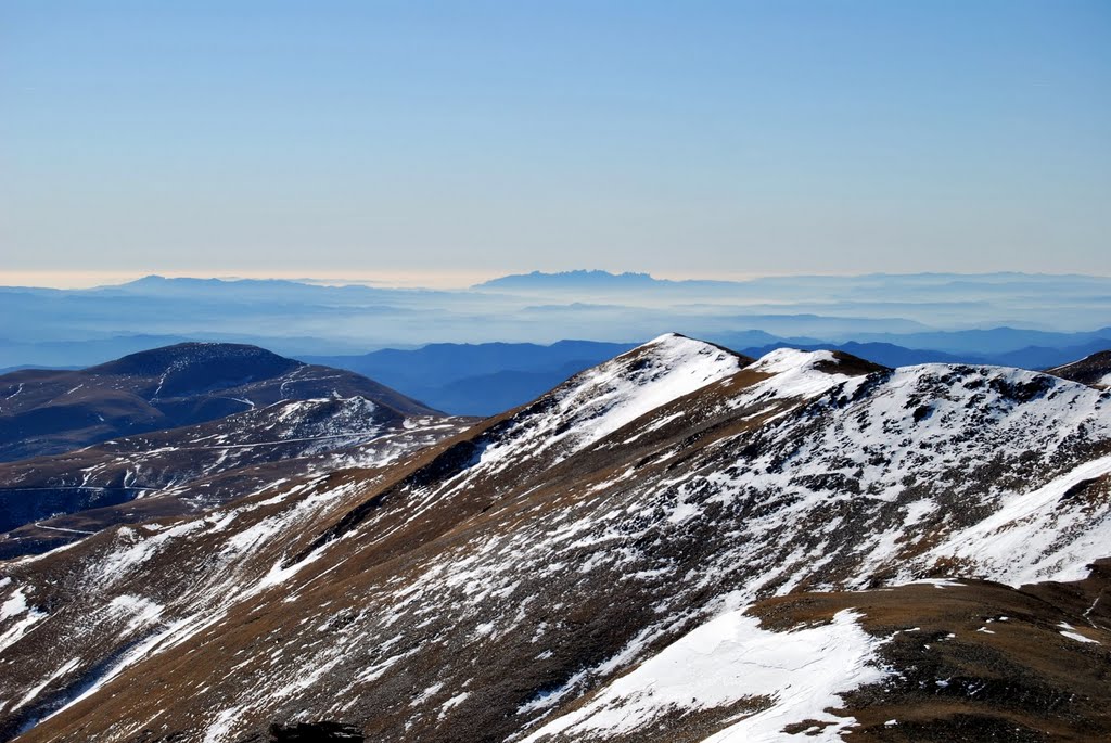 La Serra del Catllar, amb Sant Llorenç del Munt, Montserrat i el mar, al fons. by Marcel Puig Puig