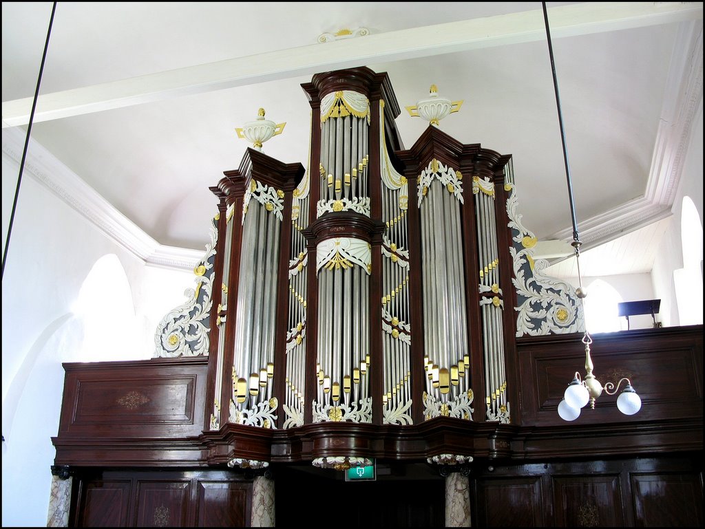 Uskwerd: Orgel Hervormde kerk by © Dennis Wubs