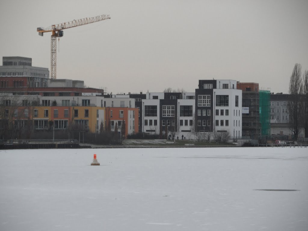 Blick von der Zillepromenade über die Rummelsbruger Bucht Richtung Westen by IngolfBLN