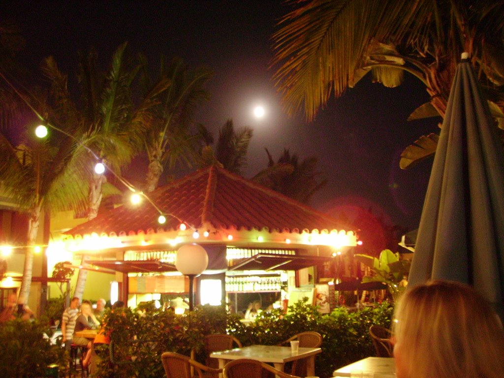 Maspalomas Oasis club in the night by metalman