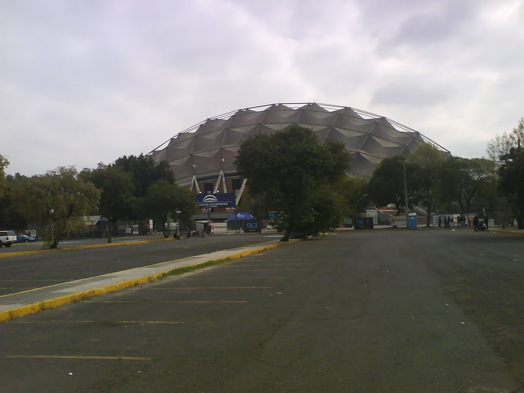 Palacio de los Deportes Visto desde Afuera by Enriquecat