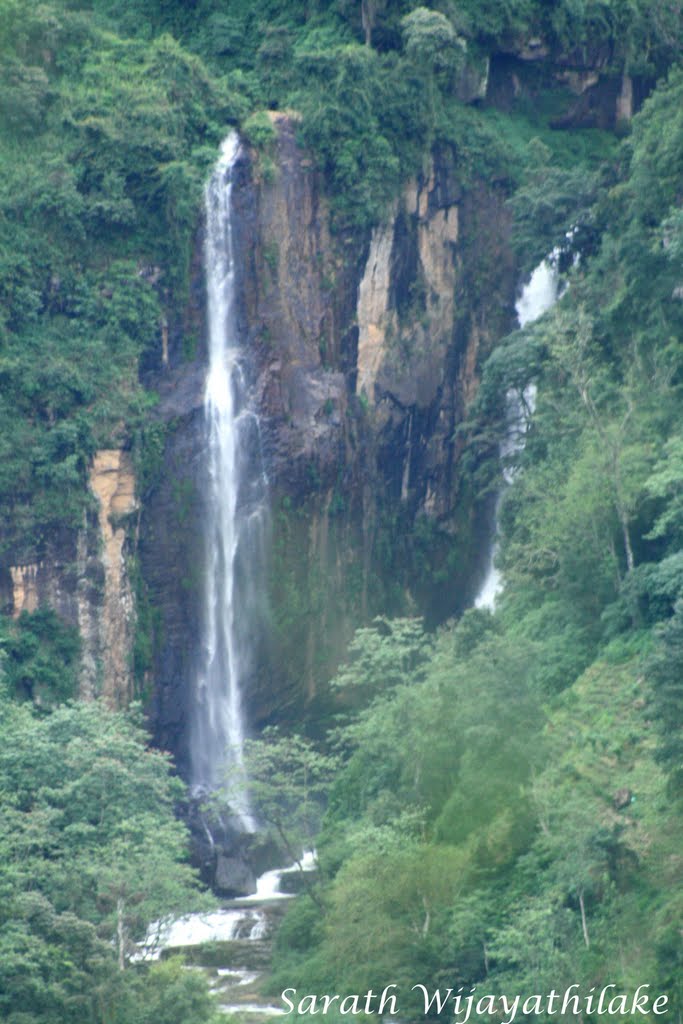 View of Puna Falls from Thawalamthenna. by Sarath.Wijayathilaka