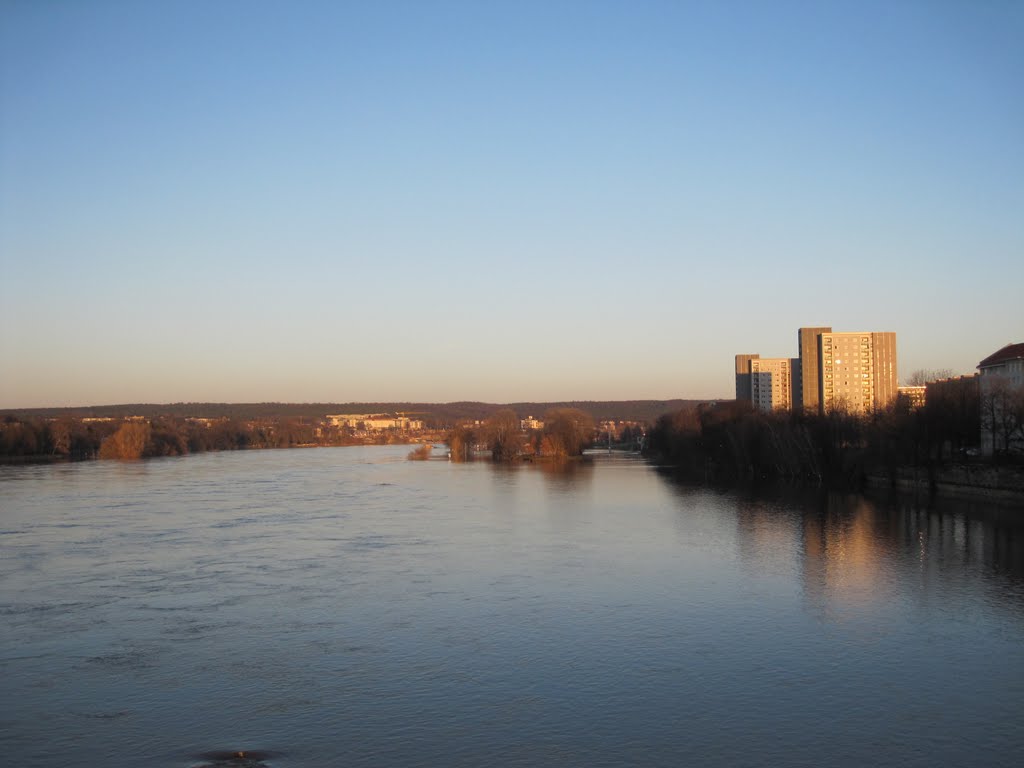 Dresden - Blick auf die Elbe von der Albertbrücke flussaufwärts (Johannstadt) by Jörg Logé