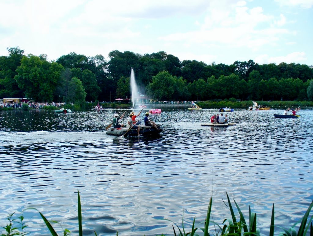 Chemnitz - Das Schlossteichfest mit einer Regatta zieht viele Menschen an by Thomas Eichler