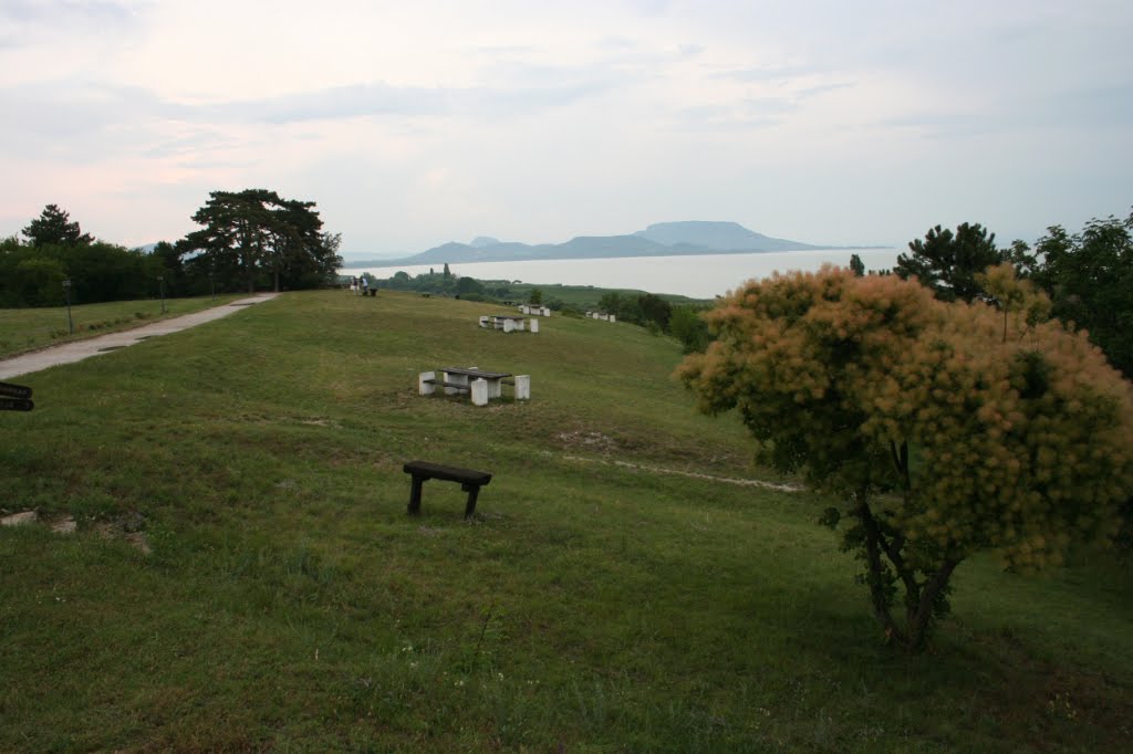 Balatongyörök - Bellevue - Für Abendstimmung noch zu früh . . . by Reinhard Klenke