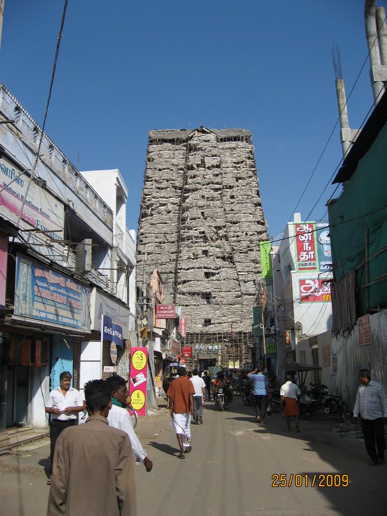 Madurai, Meenakashi Temple, West Tower by Jarda_M