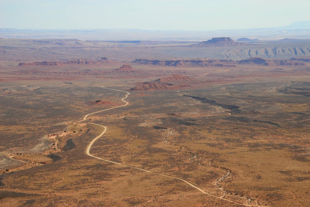 View from The Mokee Dugway, Utah. by Huw Lewis