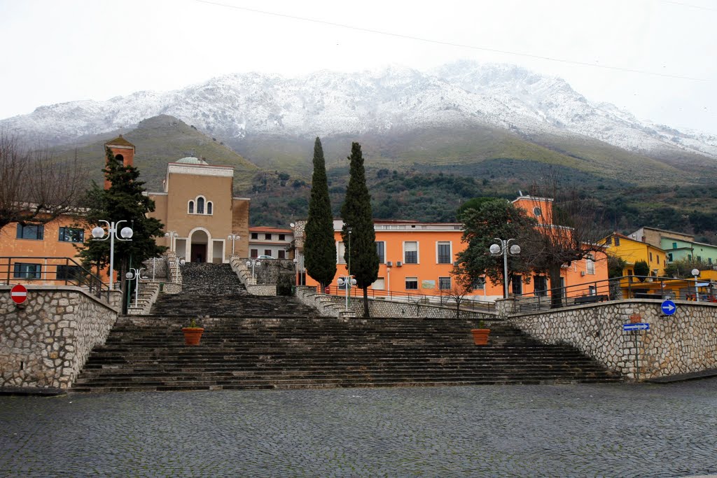 San Pietro Infine P.zza Risorgimento (panorama inverno 2011) by Lino Fuoco