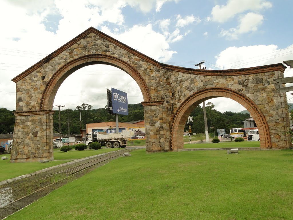 Pórtico de Urussanga, SC. by Ricardo Mercadante