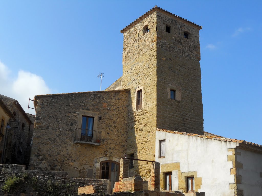 Cruïlles: antiga torre de la muralla by Pedro Salcedo i Vaz