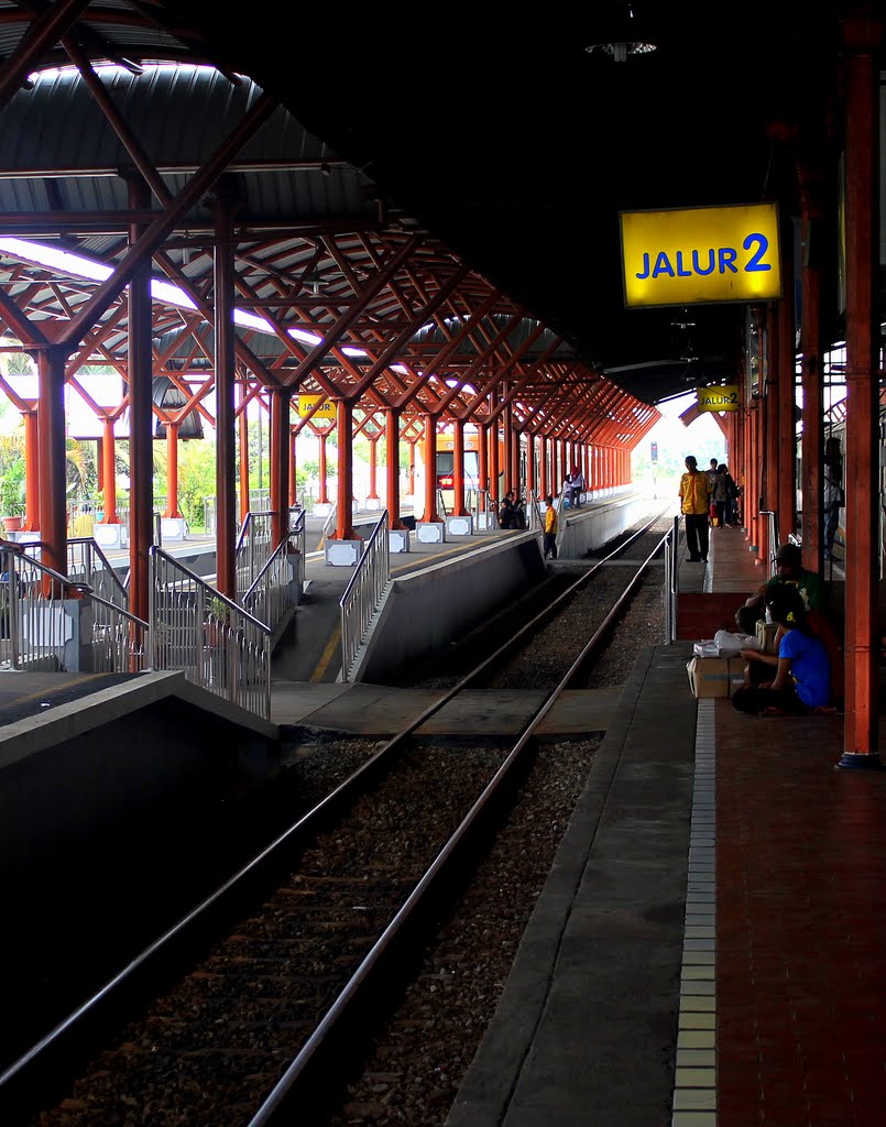 Peron Baru Stasiun Jogja by Chandra Oratmangun